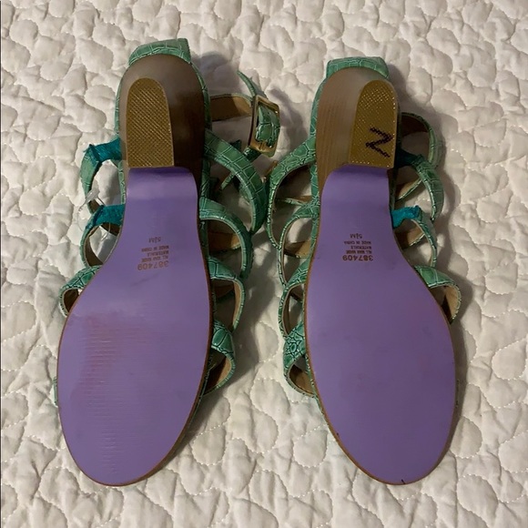 ❗️FREE Strappy sandals MUST BUNDLE Reptile print patent - Picture 6 of 9